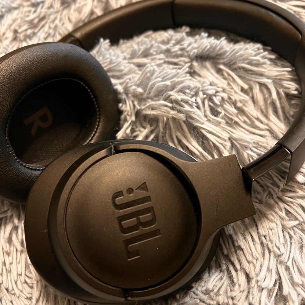 Wireless headphones